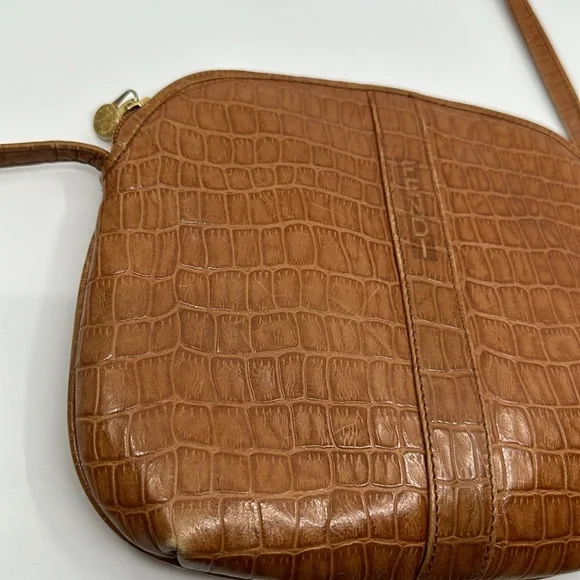 Vintage 80’s Fendi tan embossed crocodile shoulder crossbody bag - Picture 2 of 14
